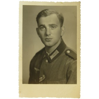 Foto van Duitse gunner, met een ijzeren kruislint. Espenlaub militaria